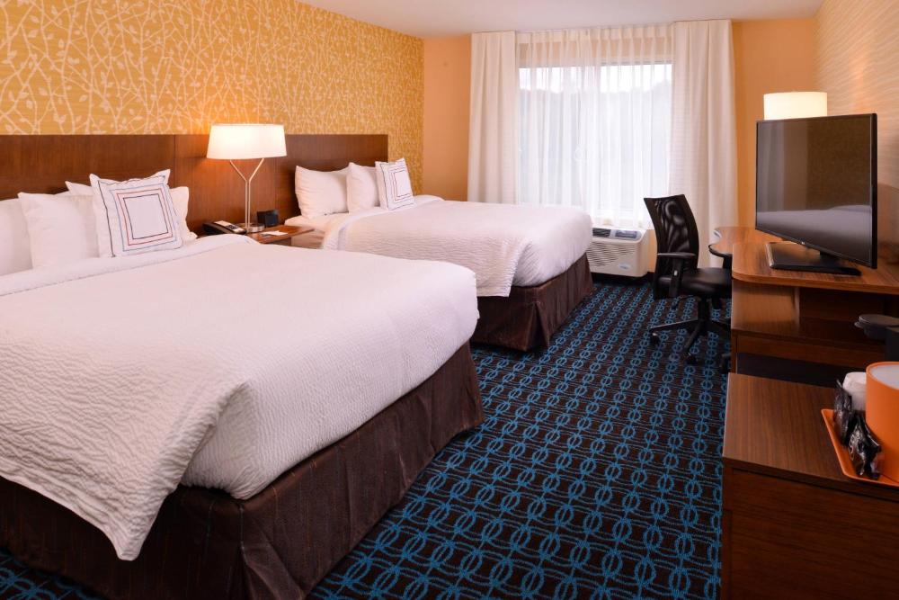 Queen Room with Two Queen Beds and Bathtub - Mobility Access interior